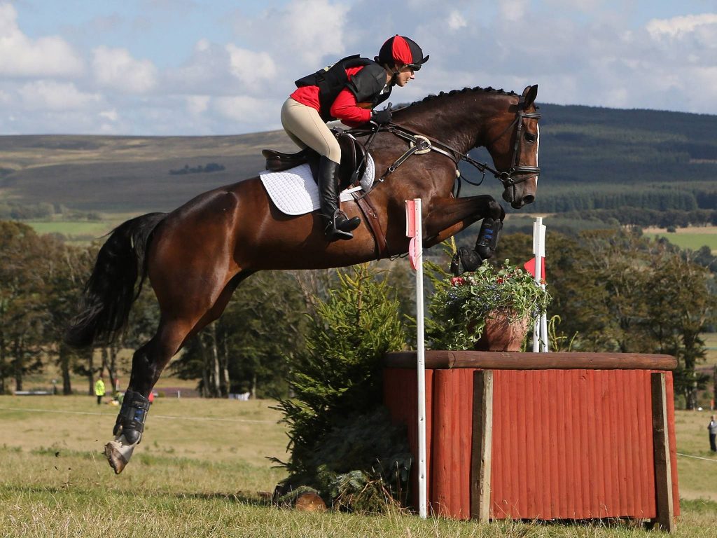Jenny Mills and Ameika going clear at Drumclog in the BE100